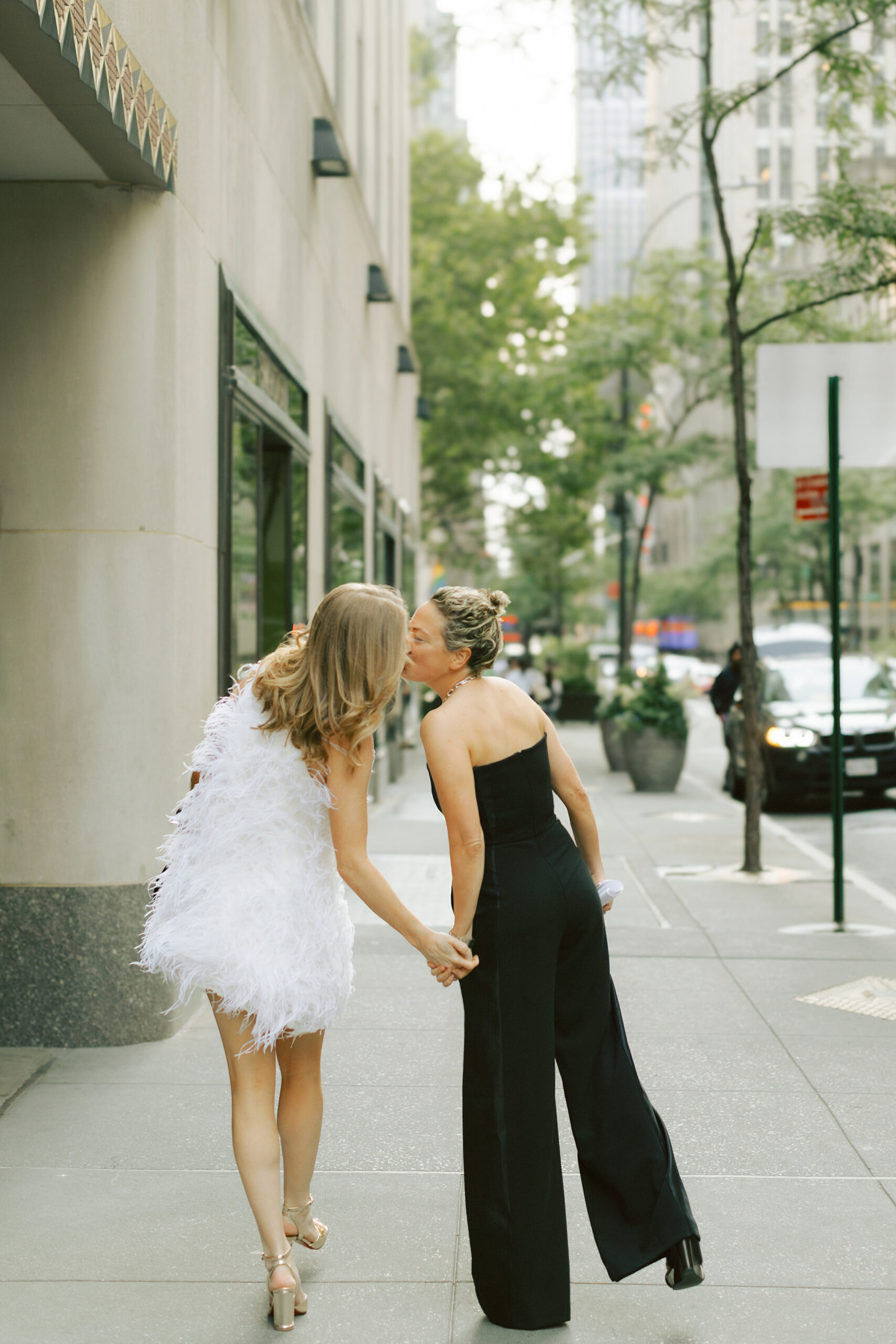 Couple kissing on the streets of New York during couple wedding photoshoot